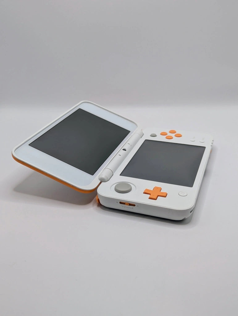 Nintendo 2DS XL White + Orange [Mario Kart 7 Pre-installed]