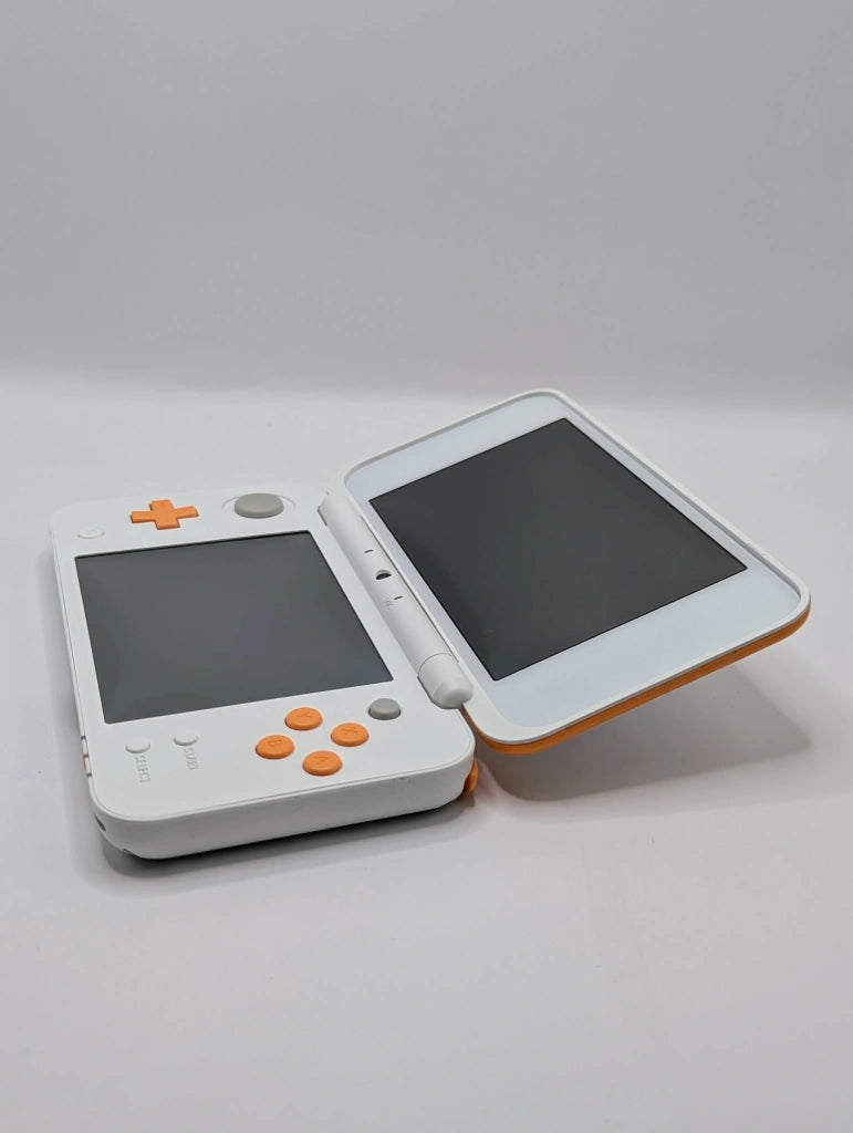 Nintendo 2DS XL White + Orange [Mario Kart 7 Pre-installed]