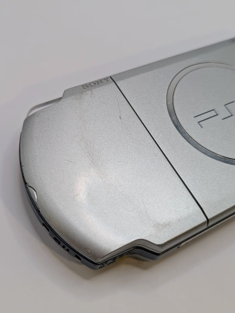 Silver PSP 3001 + 4GB Memory Stick