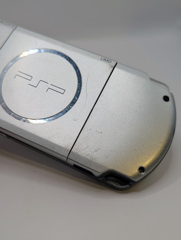 Silver PSP 3001 + 4GB Memory Stick