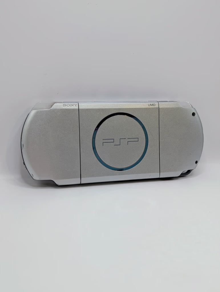 Silver PSP 3001 + 4GB Memory Stick