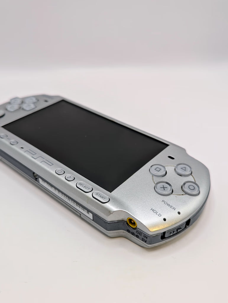 Silver PSP 3001 + 4GB Memory Stick