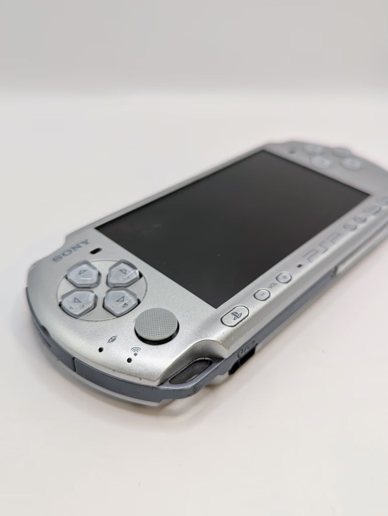 Silver PSP 3001 + 4GB Memory Stick
