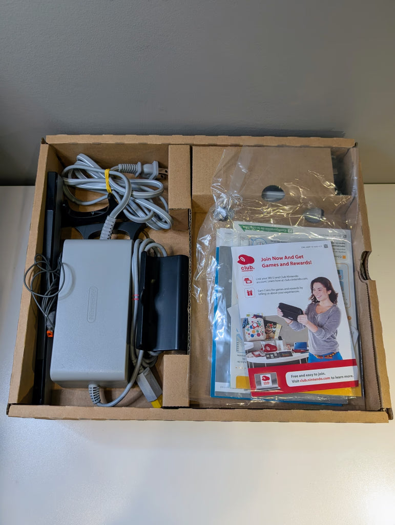 Wii U 32GB Console [Super Mario 3D World Deluxe Set]