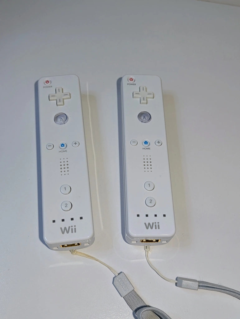 White Nintendo Wii Console w/ 2 Controllers