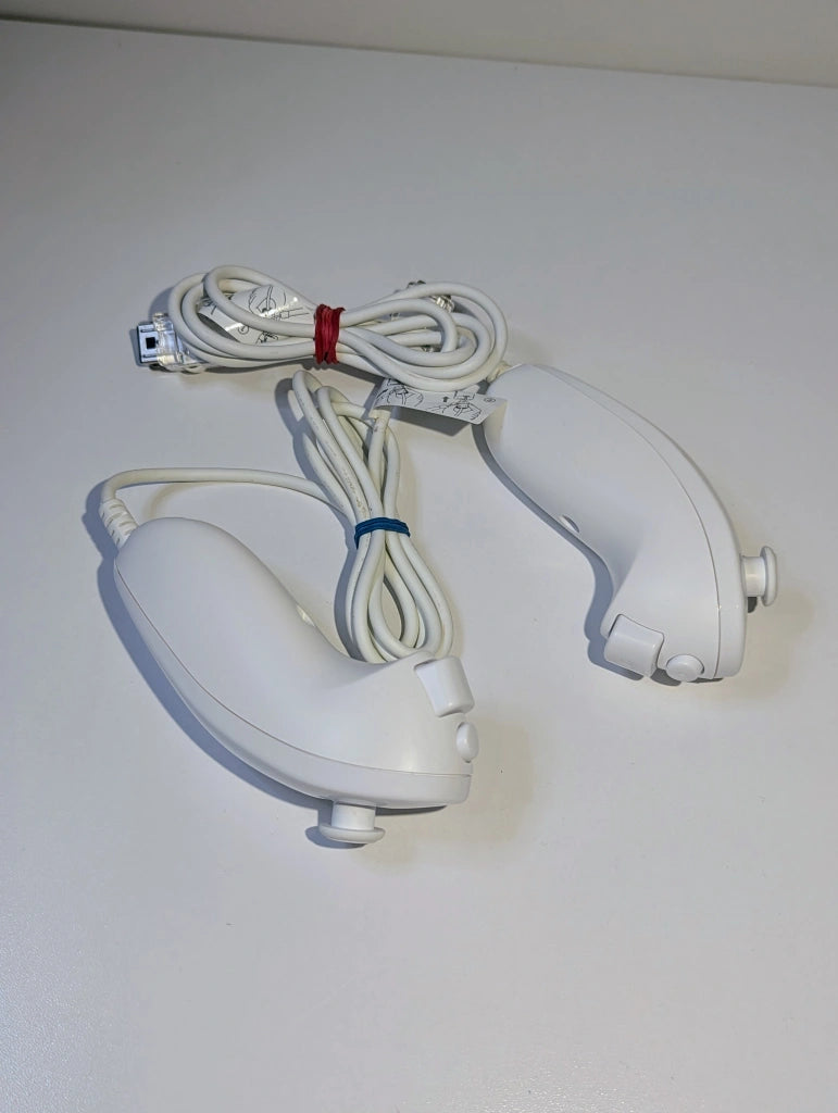 White Nintendo Wii Console w/ 2 Controllers