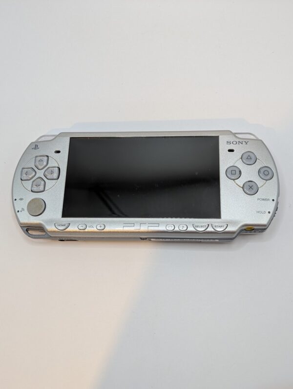 Silver PSP 2000 - Image 4