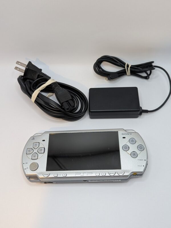 Silver PSP 2000 - Image 3