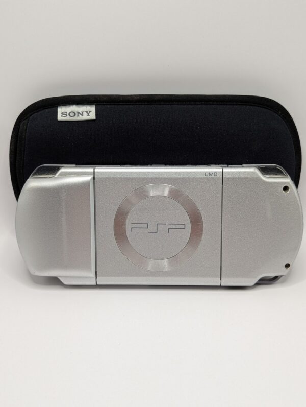Silver PSP 2000 - Image 2