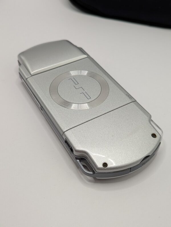 Silver PSP 2000 - Image 6