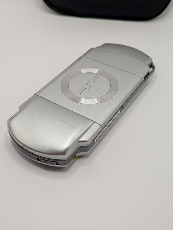 Silver PSP 2000 - Image 7