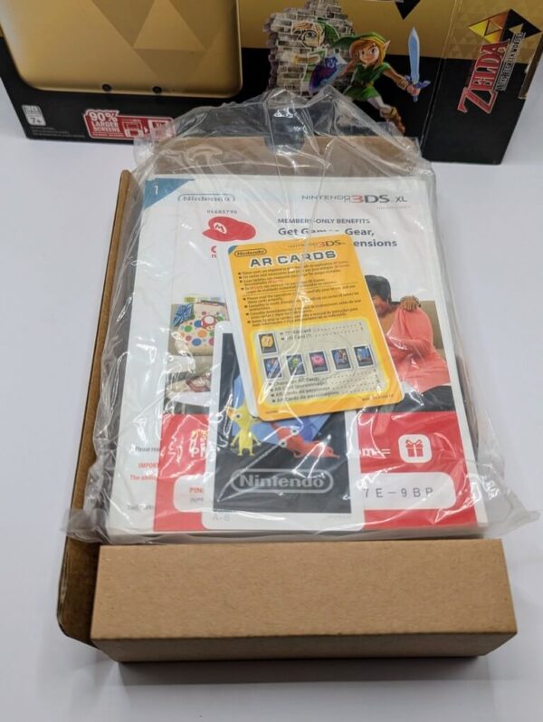 Nintendo 3DS XL Zelda Edition - Image 3