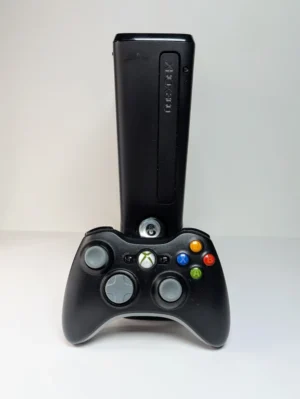 Xbox 360 Slim - 4GB
